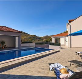 4 Bedroom Villa with pool and terrace near Dubrovnik, Sleeps 8